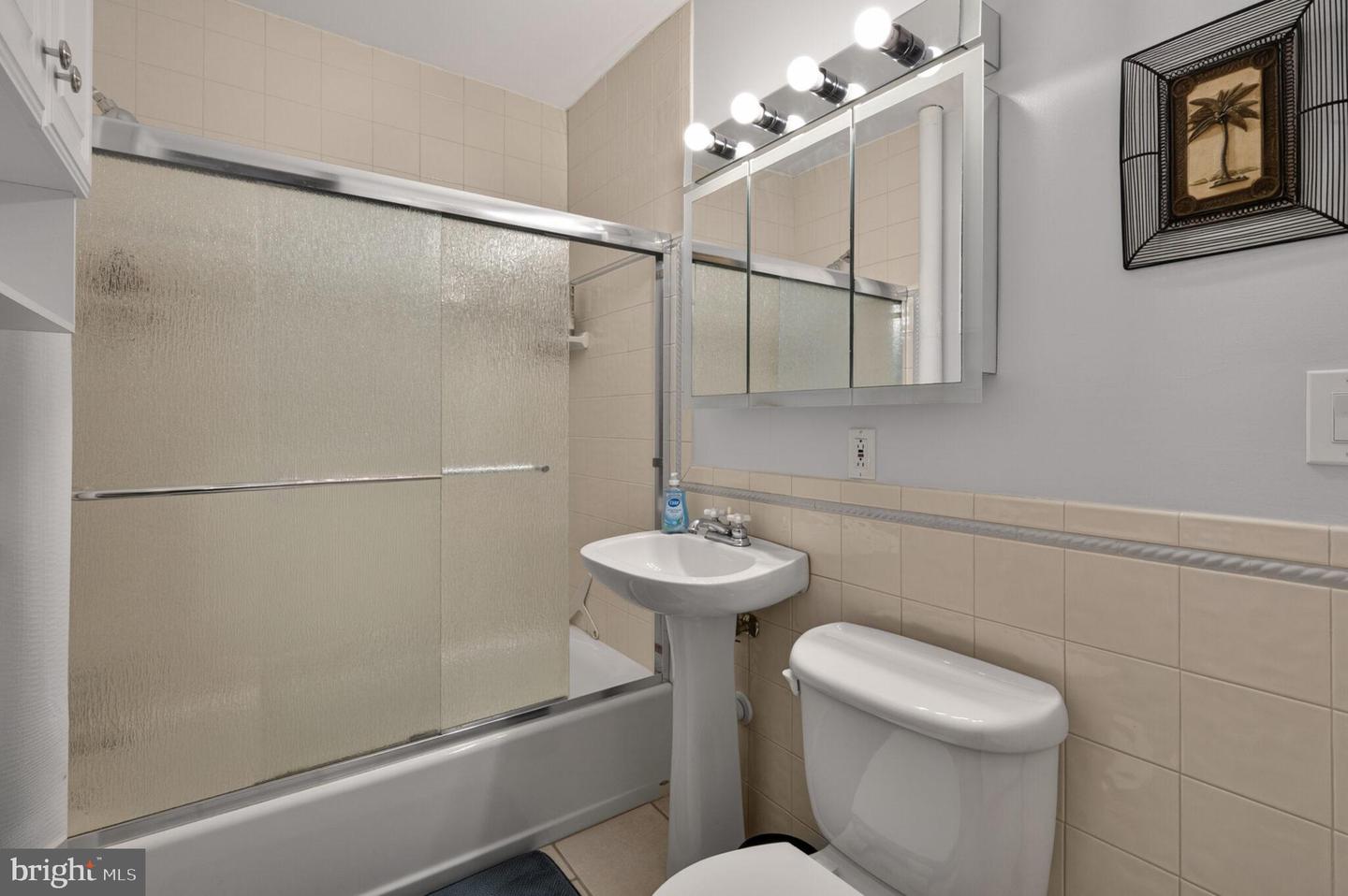1860 Clydesdale Pl Nw #105 Property Photo 25