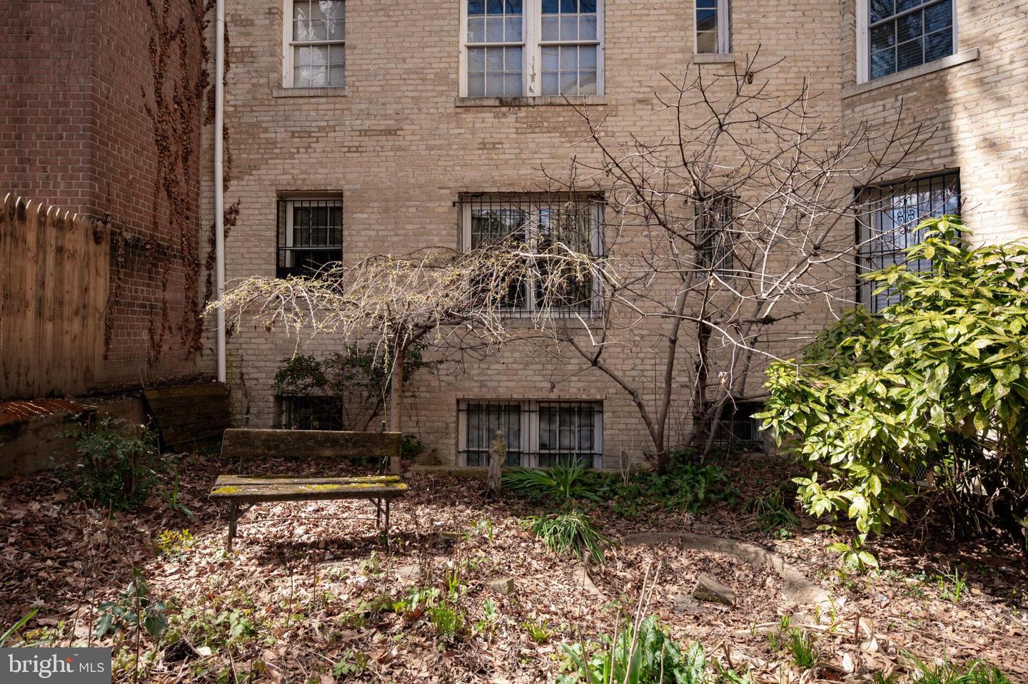1860 Clydesdale Pl Nw #105 Property Photo 41