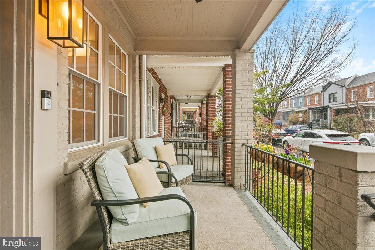 1722 Lang Pl Ne Property Photo 3