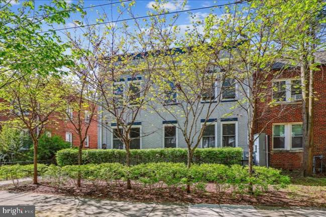 1340 Nicholson St Nw #2 Property Photo 2