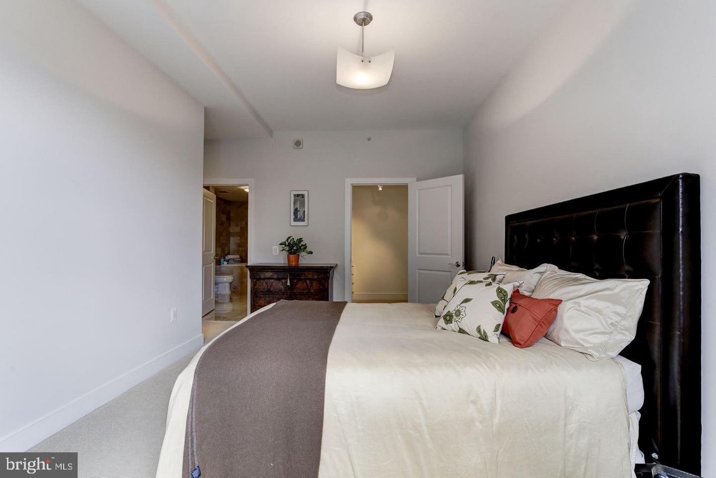 2425 L St Nw #730 Property Photo 11