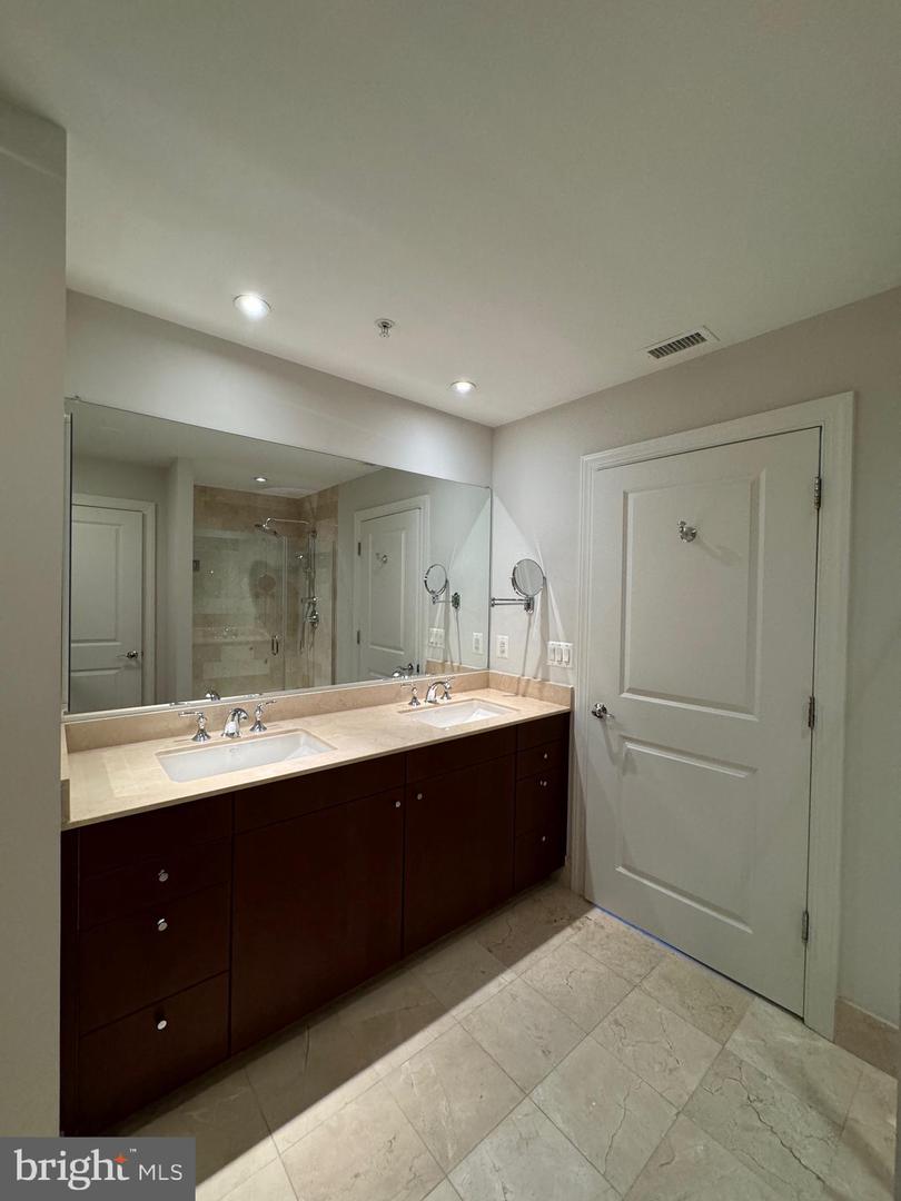 2425 L St Nw #730 Property Photo 14