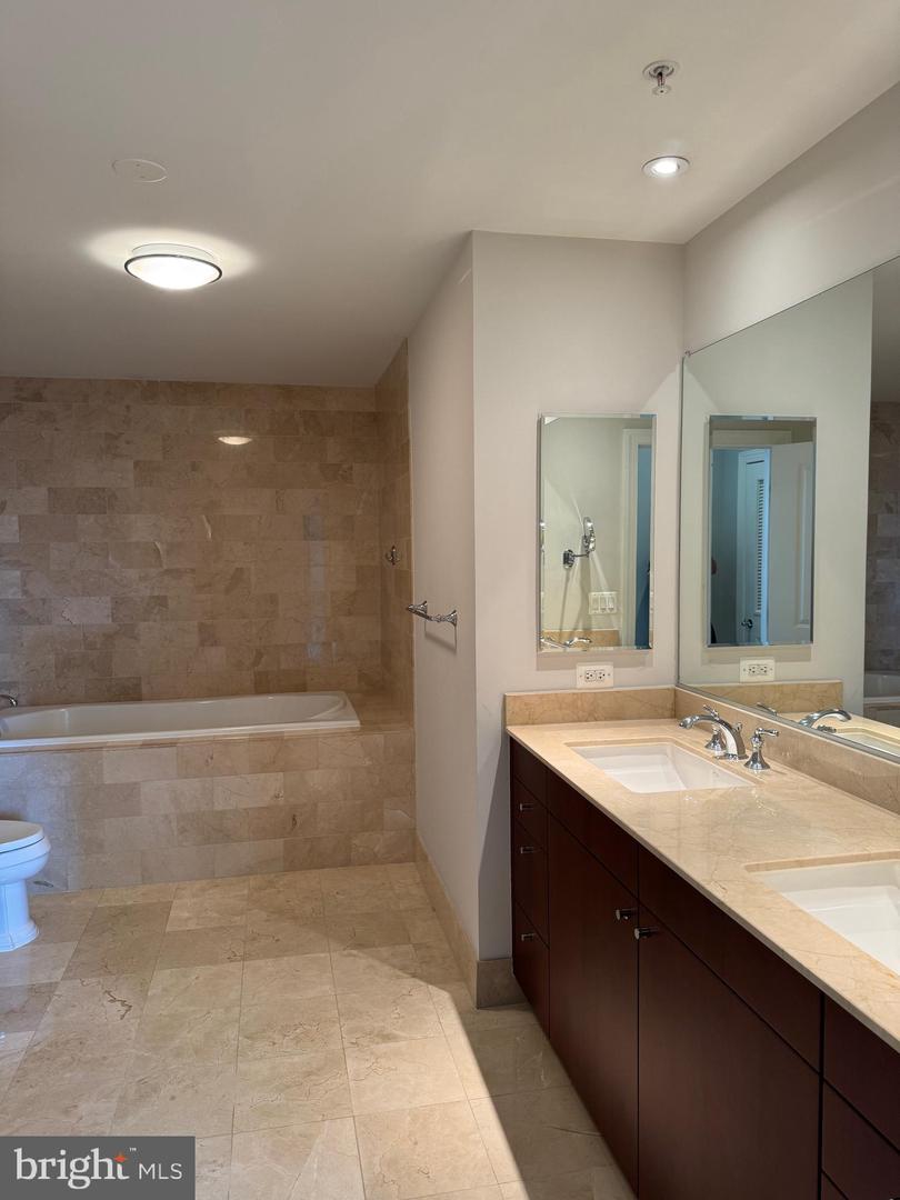 2425 L St Nw #730 Property Photo 17
