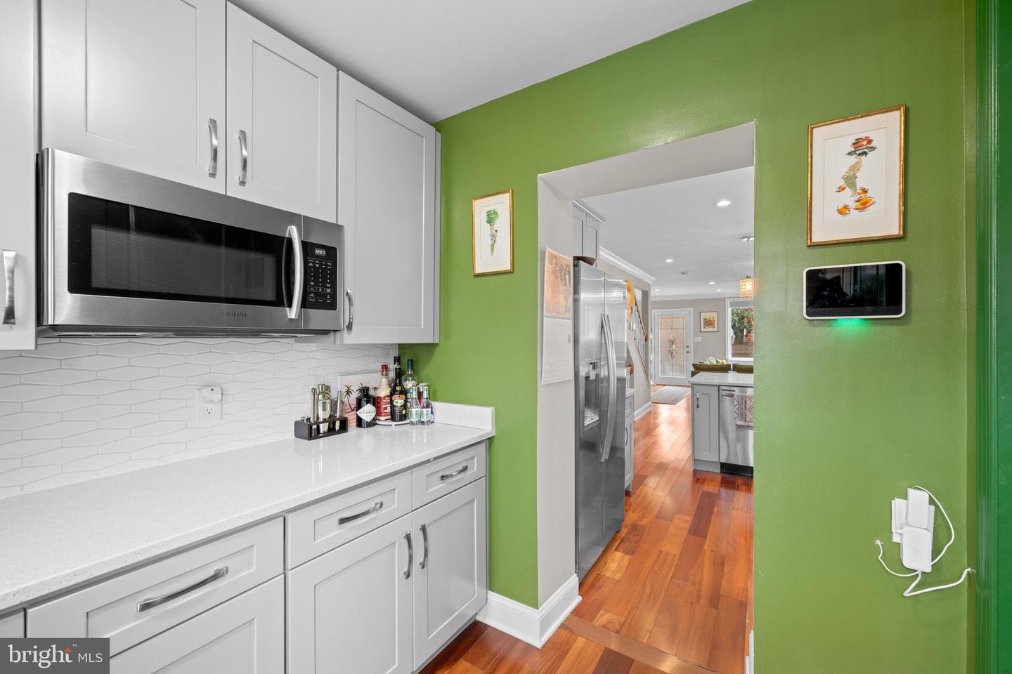 7556 8th St Nw Property Photo 8
