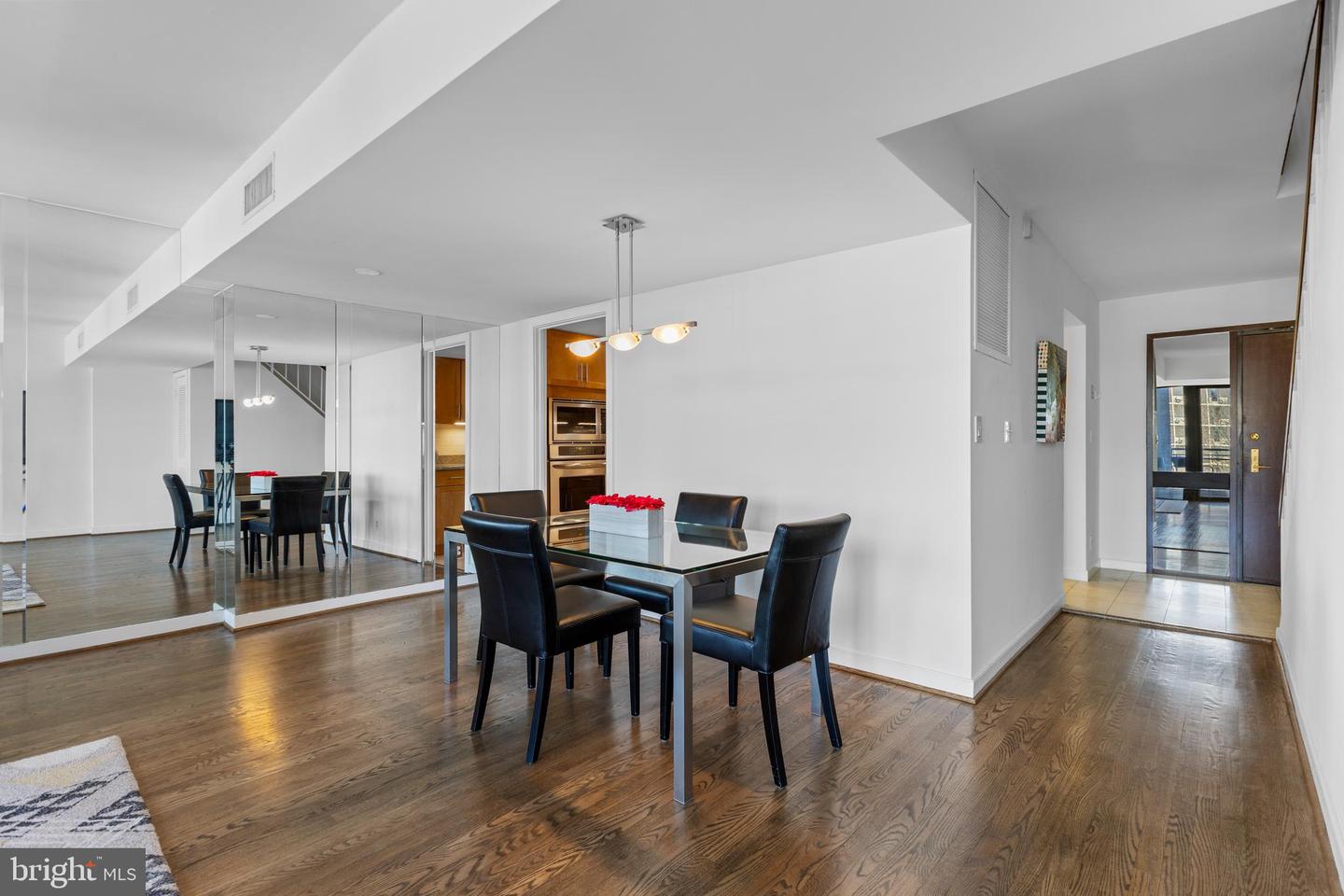 1099 22nd St Nw #807 Property Photo 8