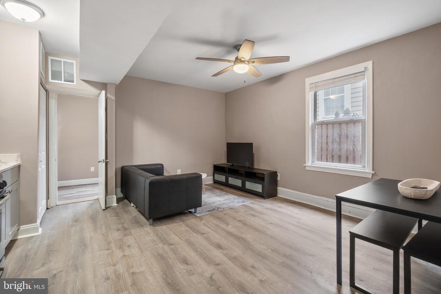 1526 V St Se #2 Property Photo 3