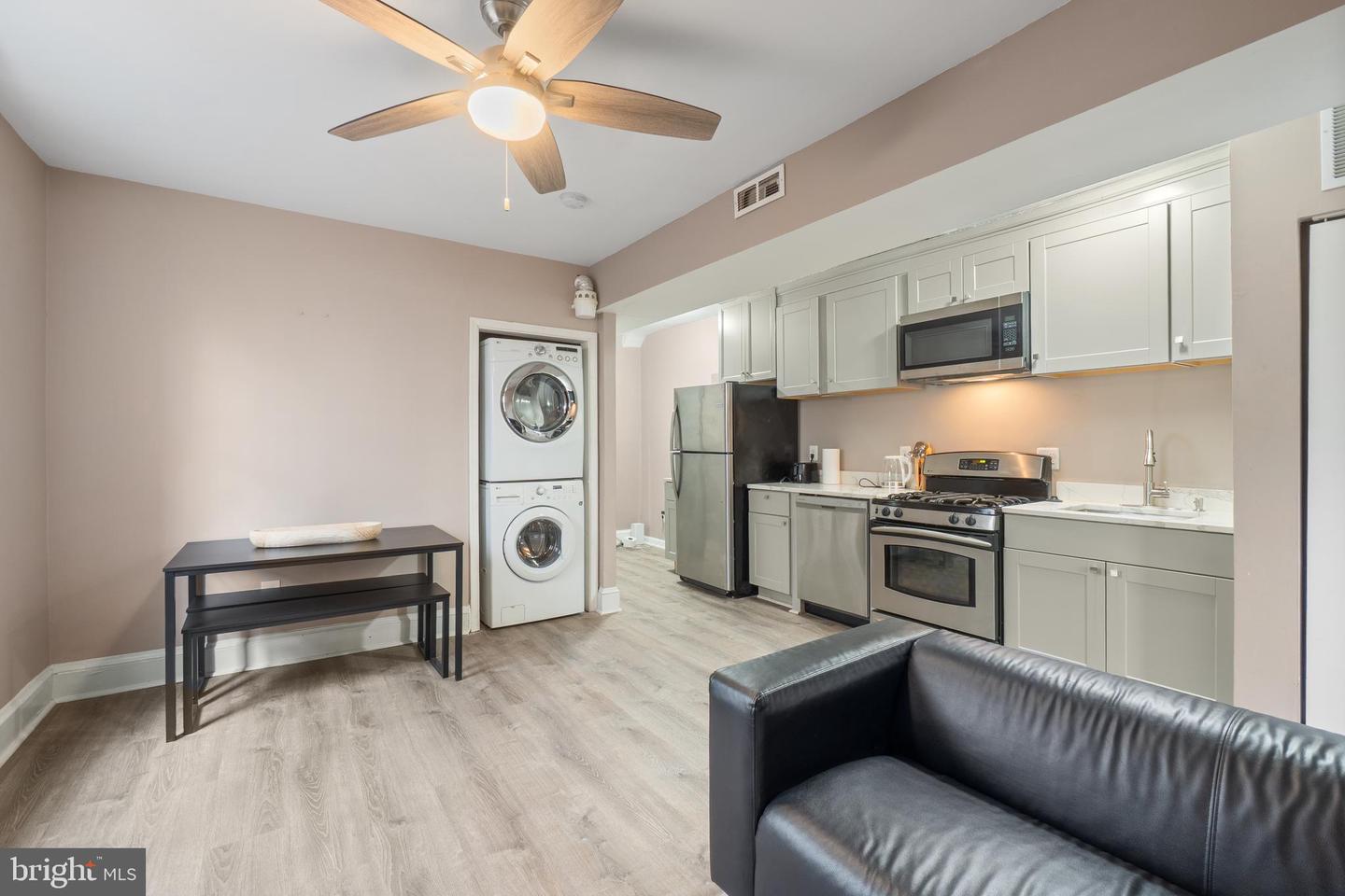 1526 V St Se #2 Property Photo 6