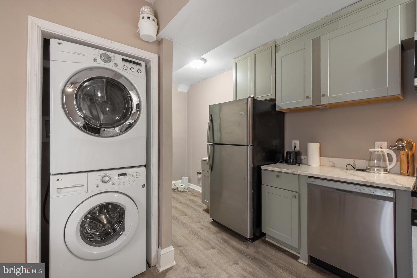1526 V St Se #2 Property Photo 8