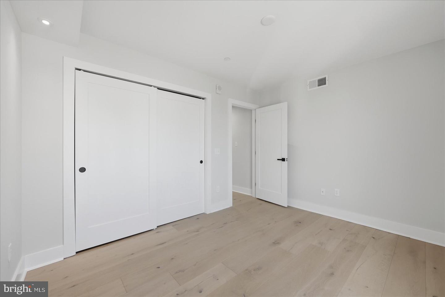 919 12th St Ne #303 Property Photo 9