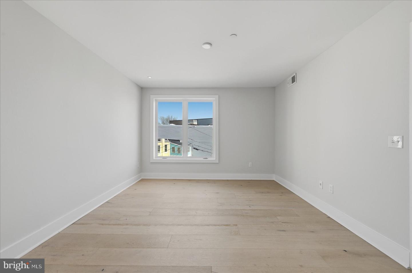 919 12th St Ne #303 Property Photo 12