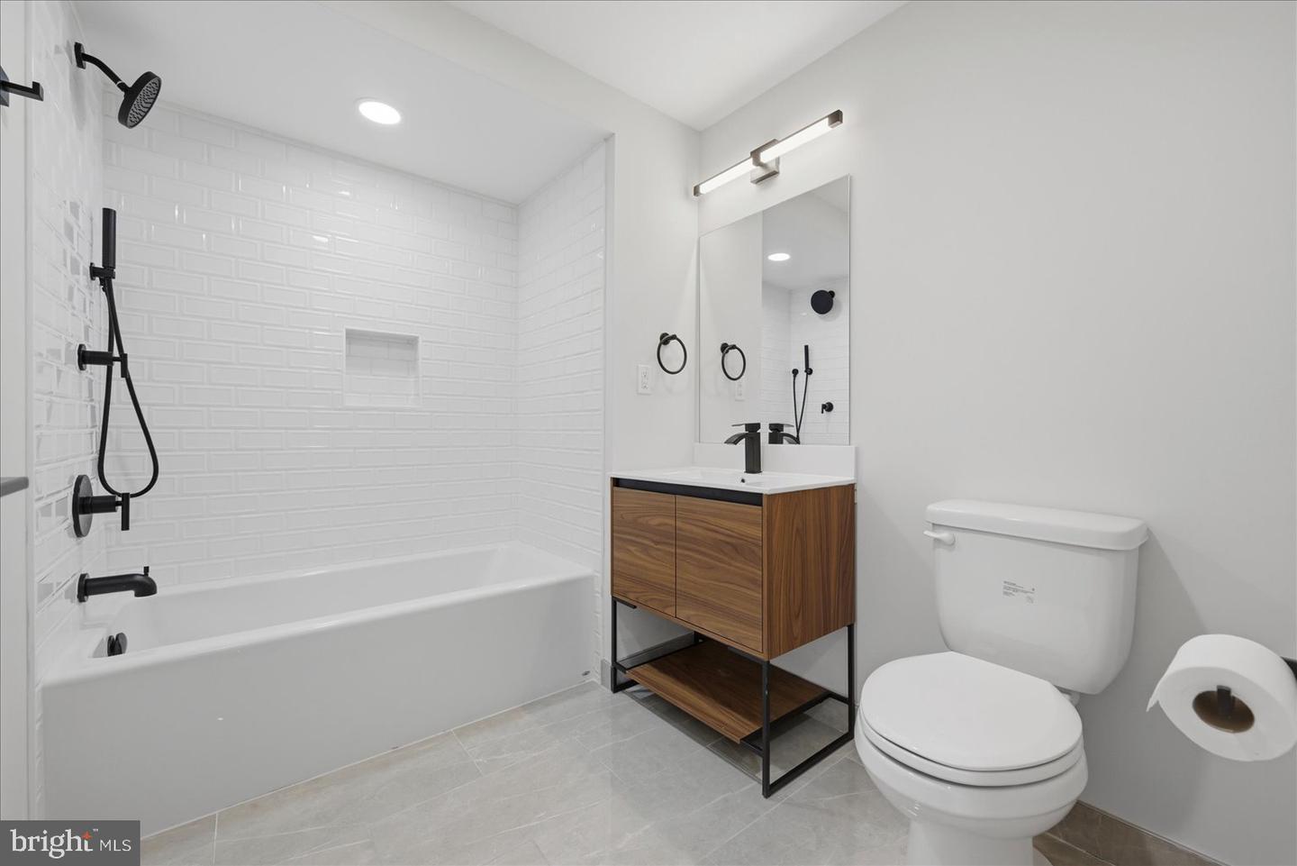 919 12th St Ne #303 Property Photo 13