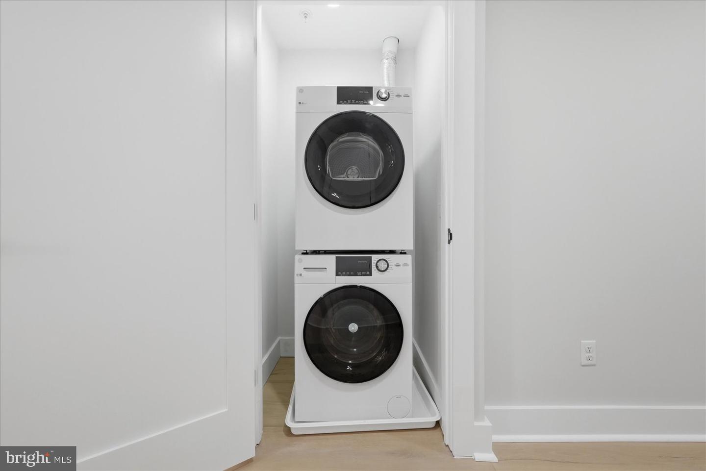 919 12th St Ne #303 Property Photo 15