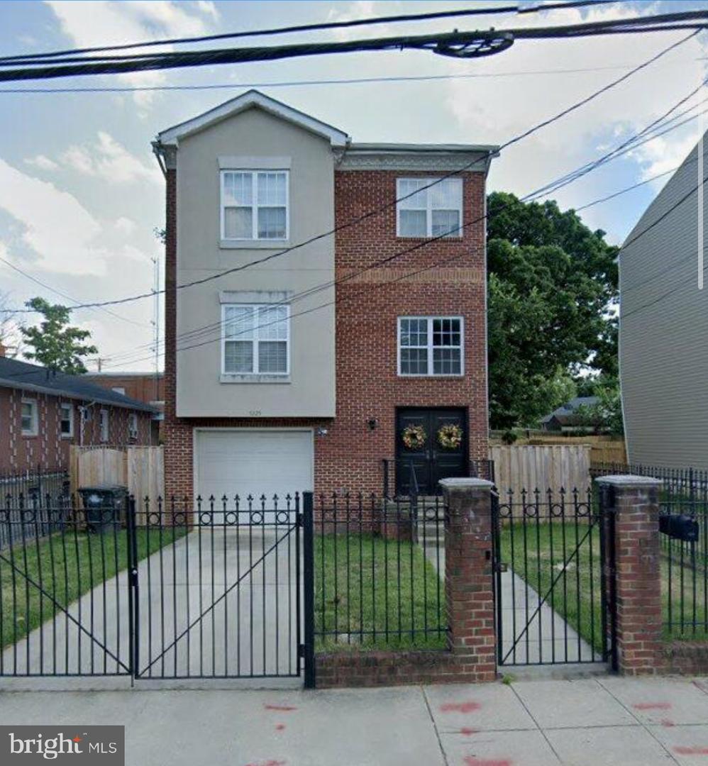 5225 BASS PL SE Property Photo 1