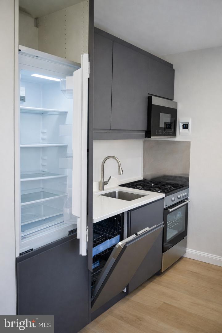 2710 Macomb St Nw #204 Property Photo 9