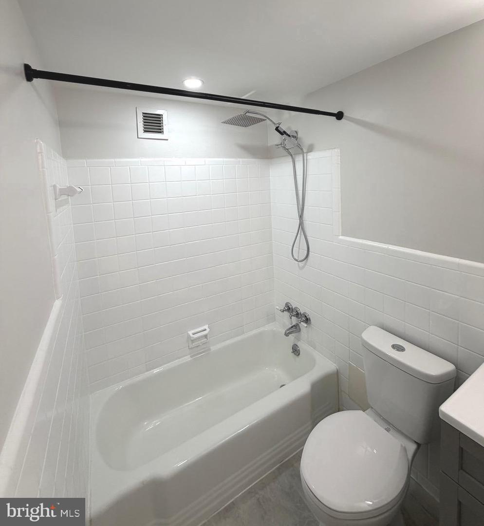 2710 Macomb St Nw #204 Property Photo 12