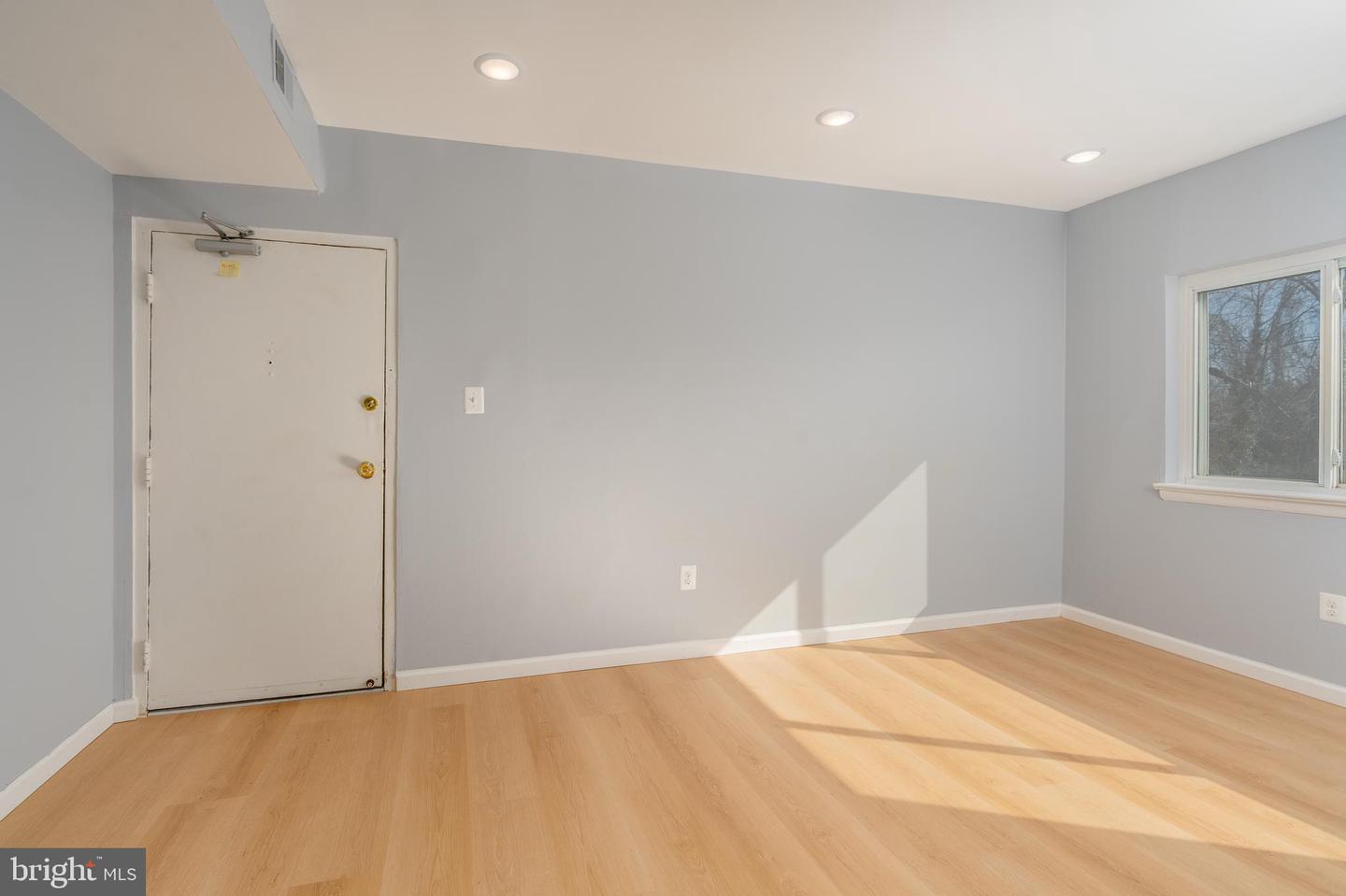 4936 Nash St Ne #9 Property Photo 4