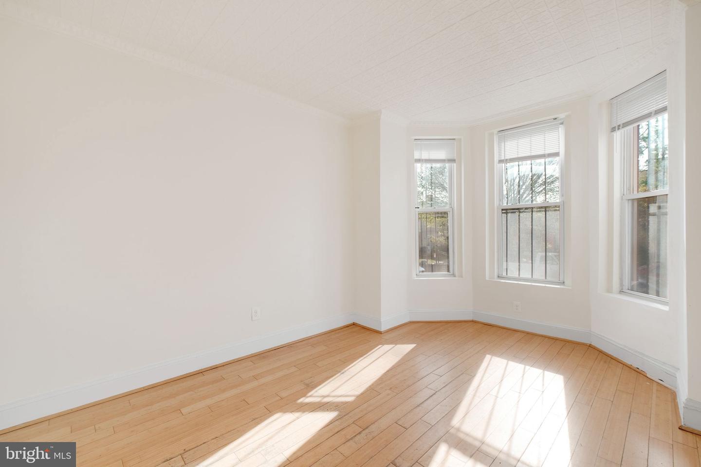 1209 6th St Ne #a Property Photo 3