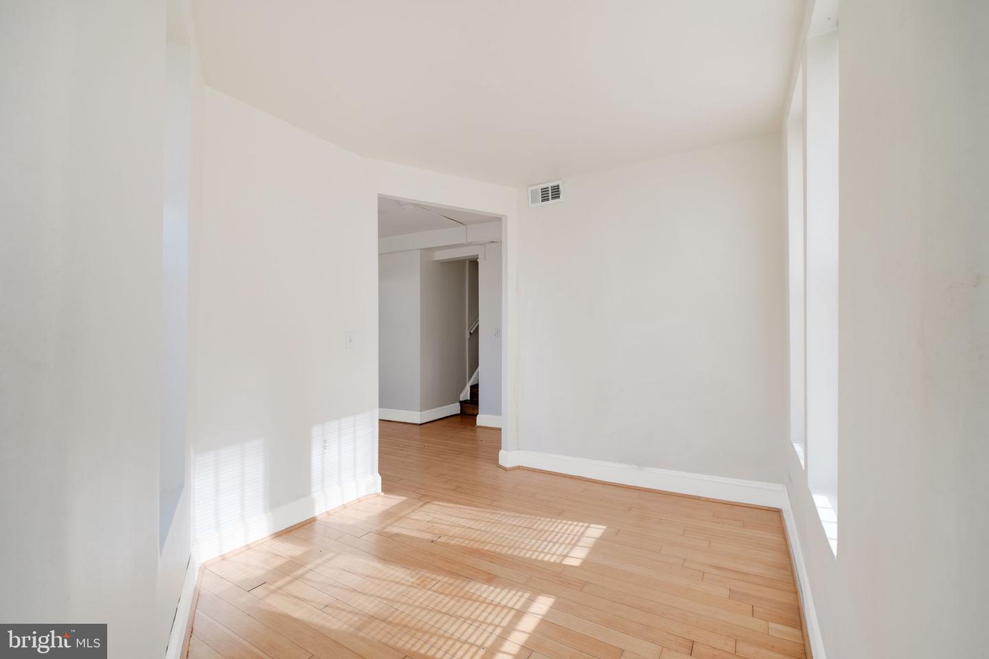 1209 6th St Ne #a Property Photo 9
