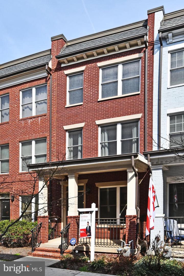 538 Regent Pl Ne Property Photo 2