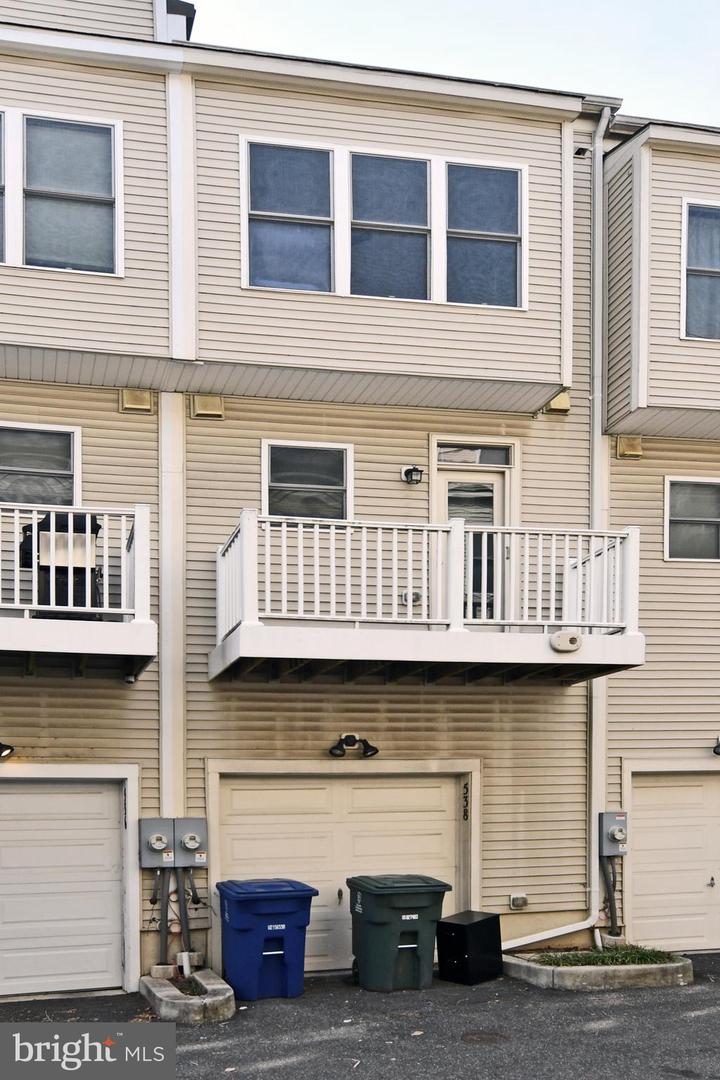 538 Regent Pl Ne Property Photo 3