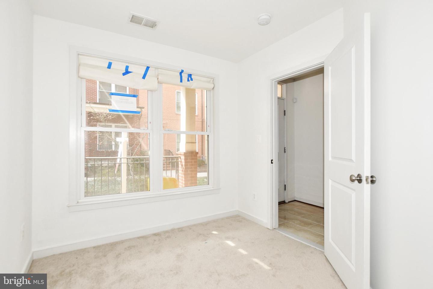 538 Regent Pl Ne Property Photo 5