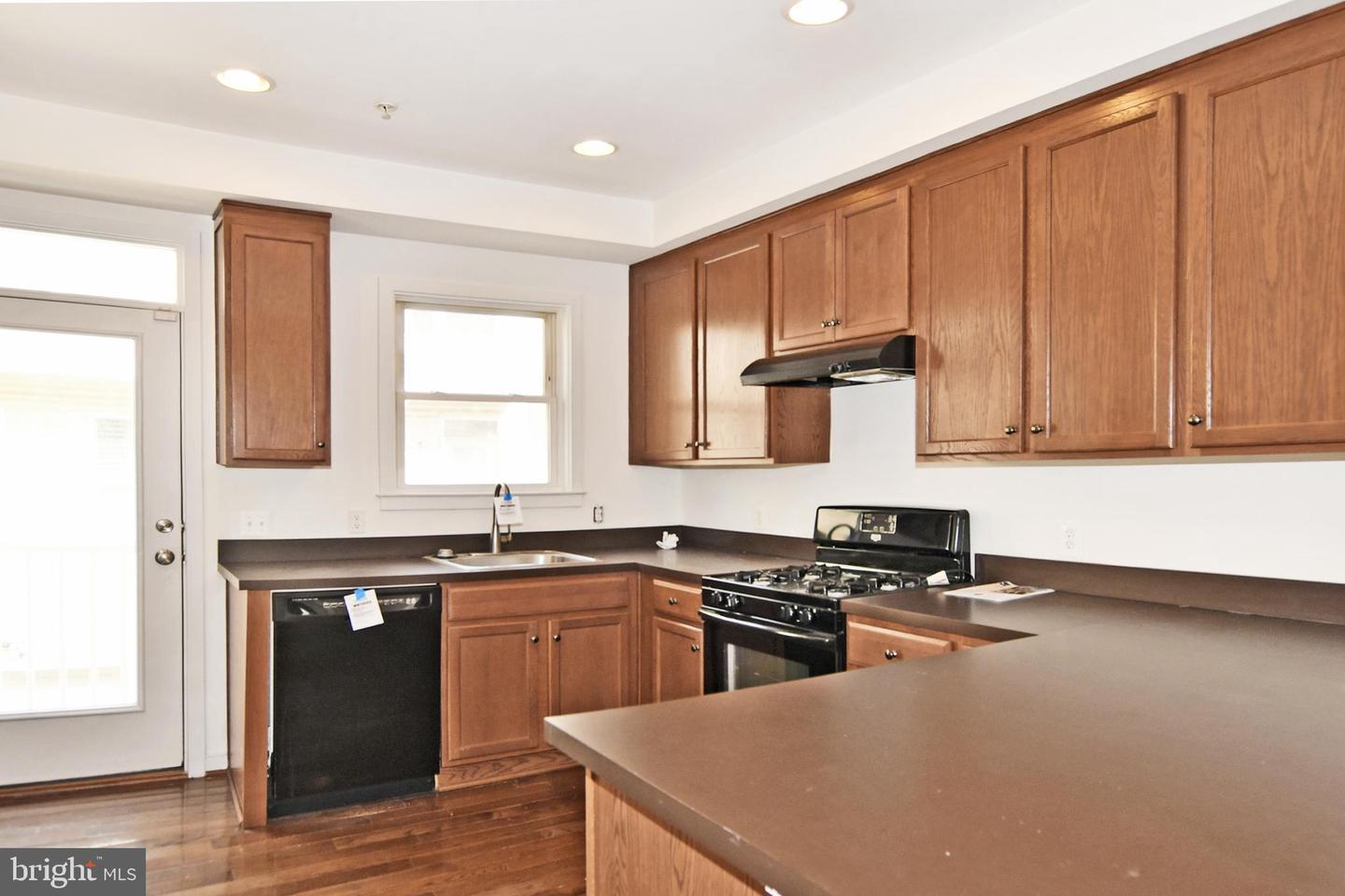 538 Regent Pl Ne Property Photo 9