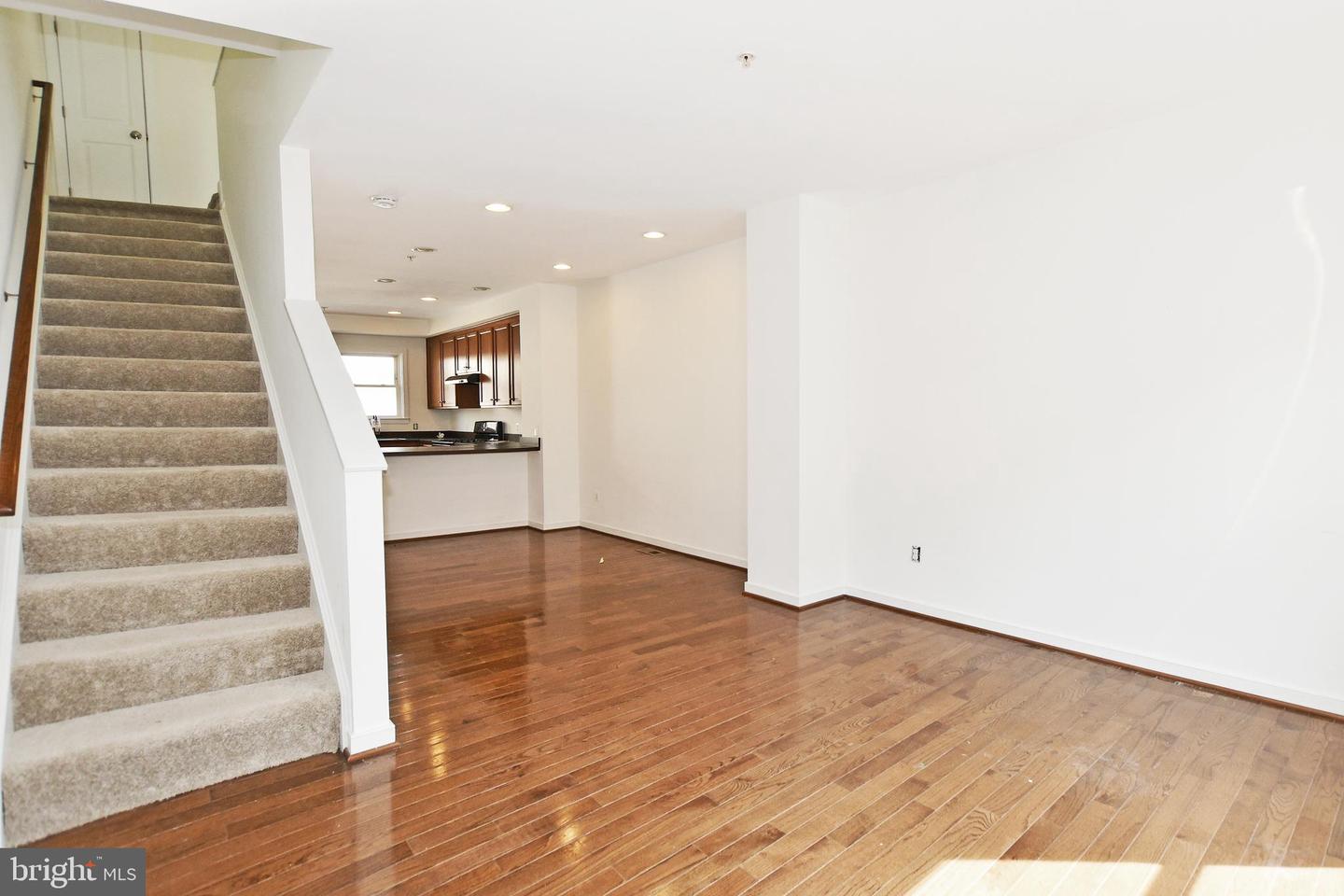 538 Regent Pl Ne Property Photo 12