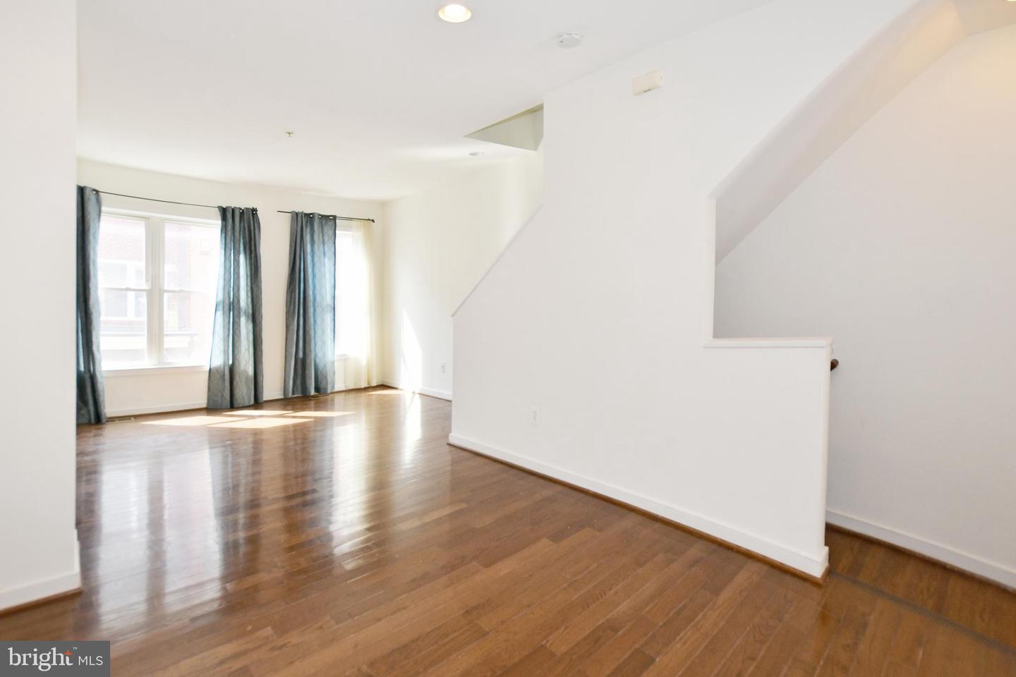 538 Regent Pl Ne Property Photo 13