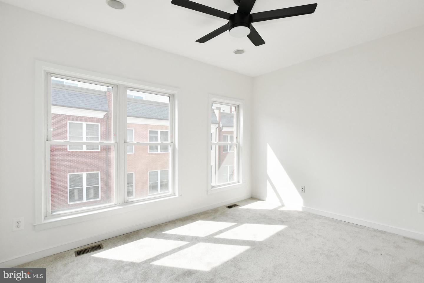 538 Regent Pl Ne Property Photo 16