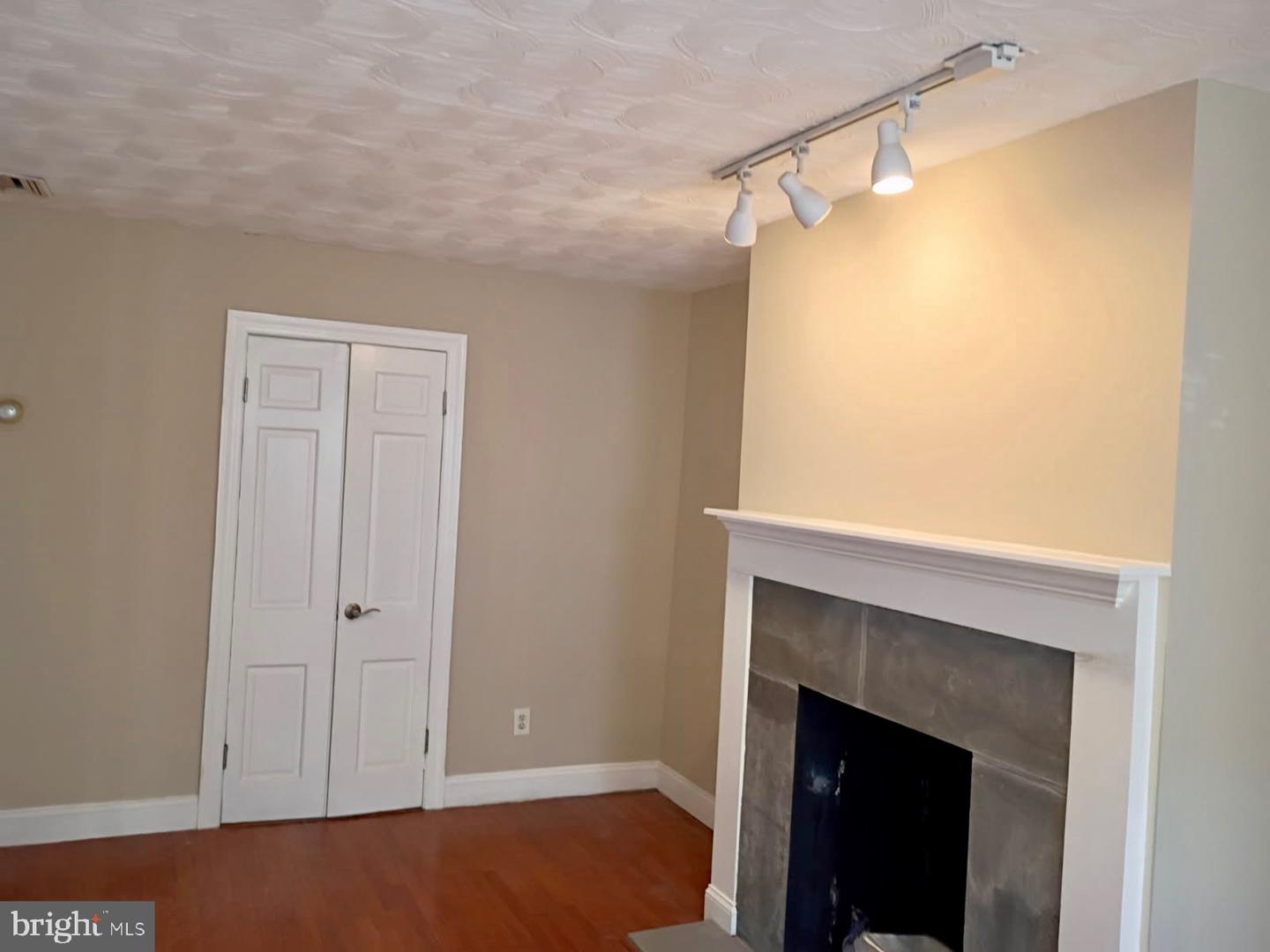 514 11th St Se #b Property Photo 3