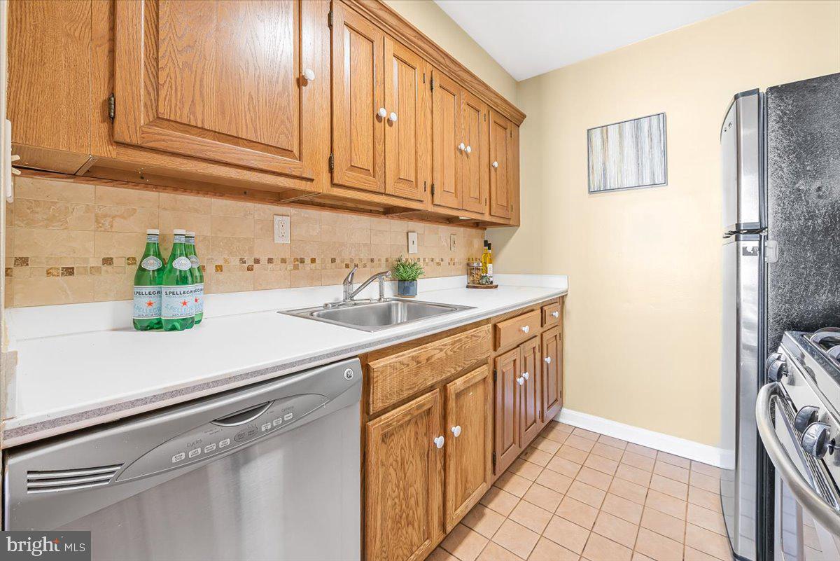 5112 Macarthur Blvd Nw #110 Property Photo 7