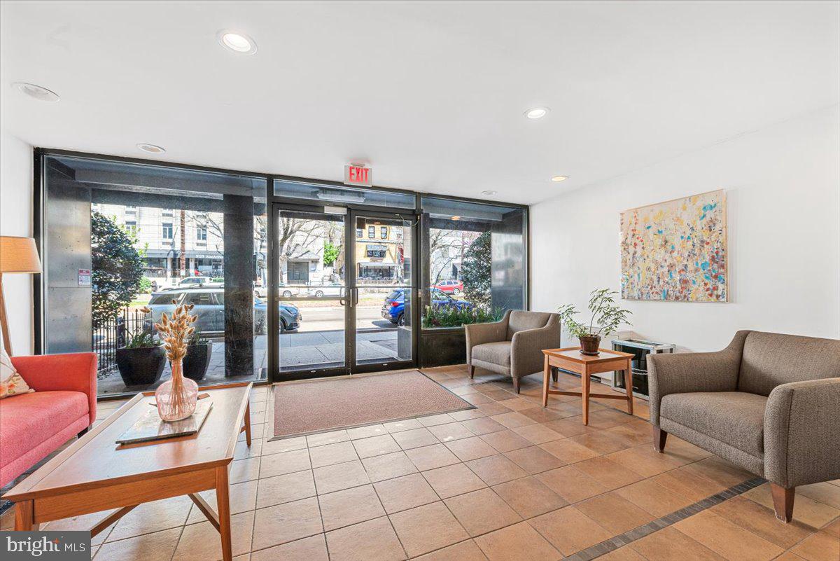 5112 Macarthur Blvd Nw #110 Property Photo 15