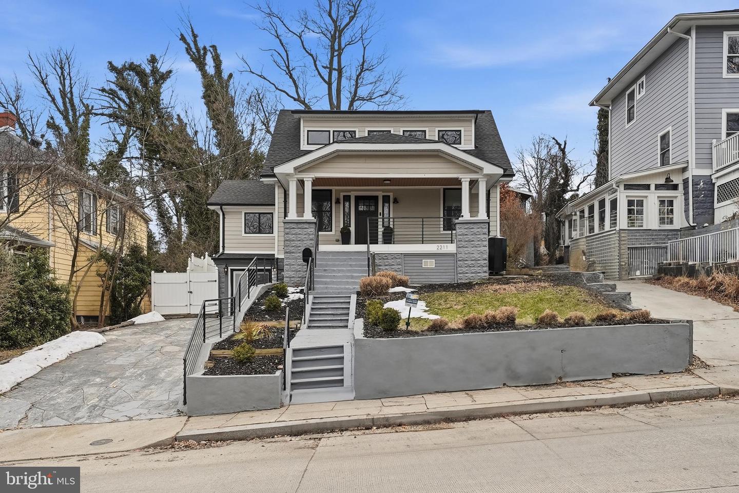 2211 Franklin St Ne Property Photo 2
