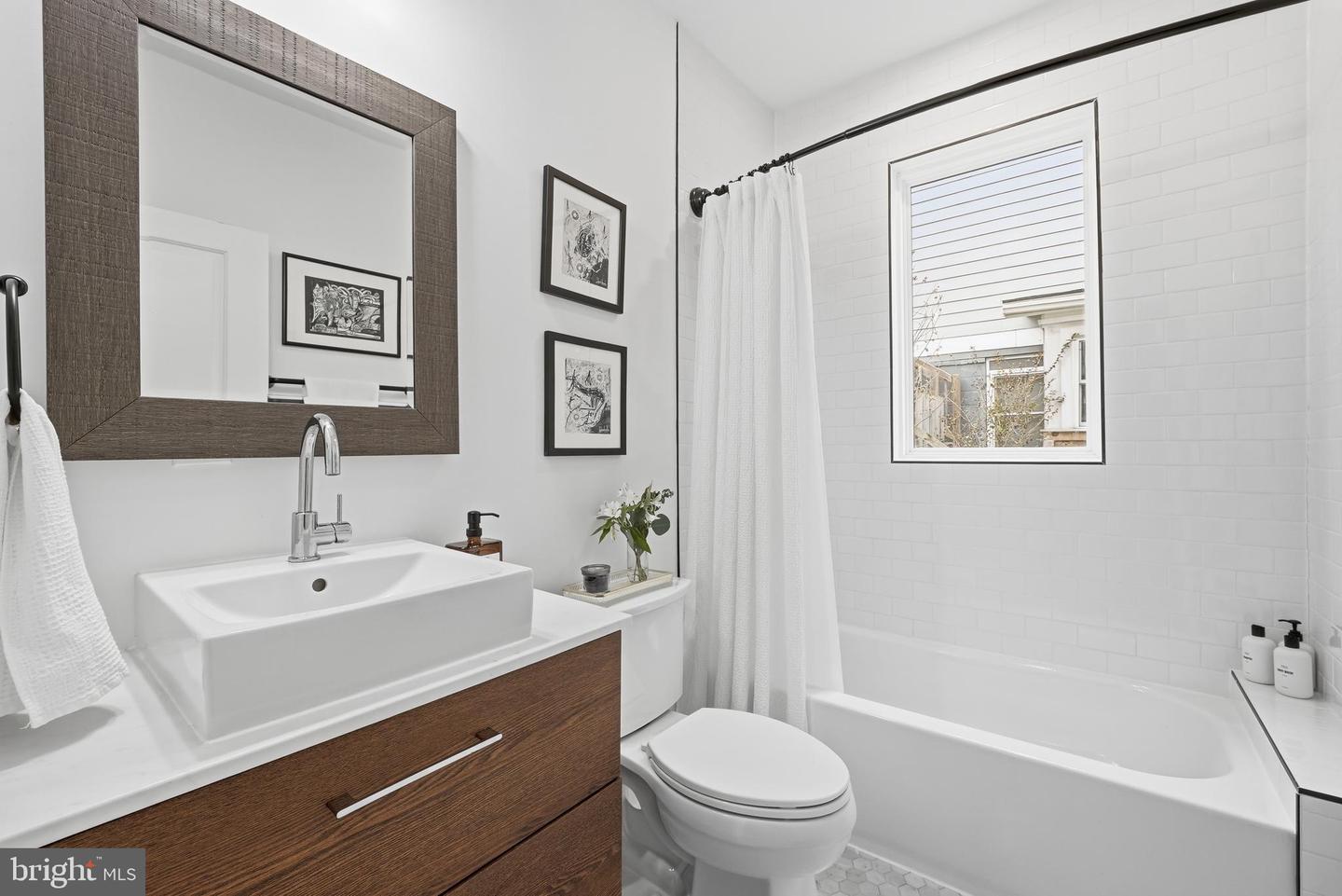 2211 Franklin St Ne Property Photo 9
