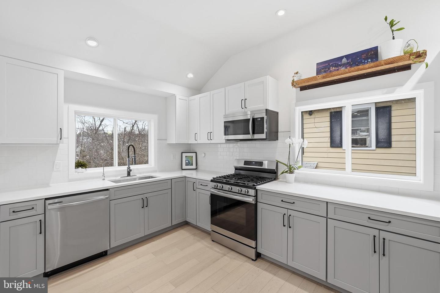 2211 Franklin St Ne Property Photo 17