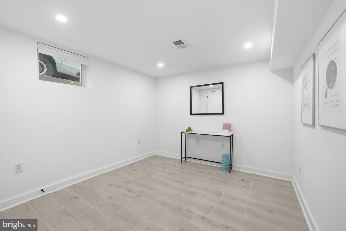 2211 Franklin St Ne Property Photo 34