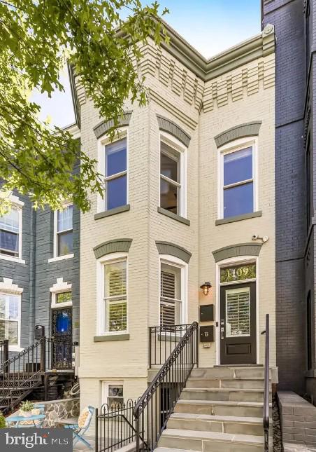 1109 I ST NE Property Photo 1