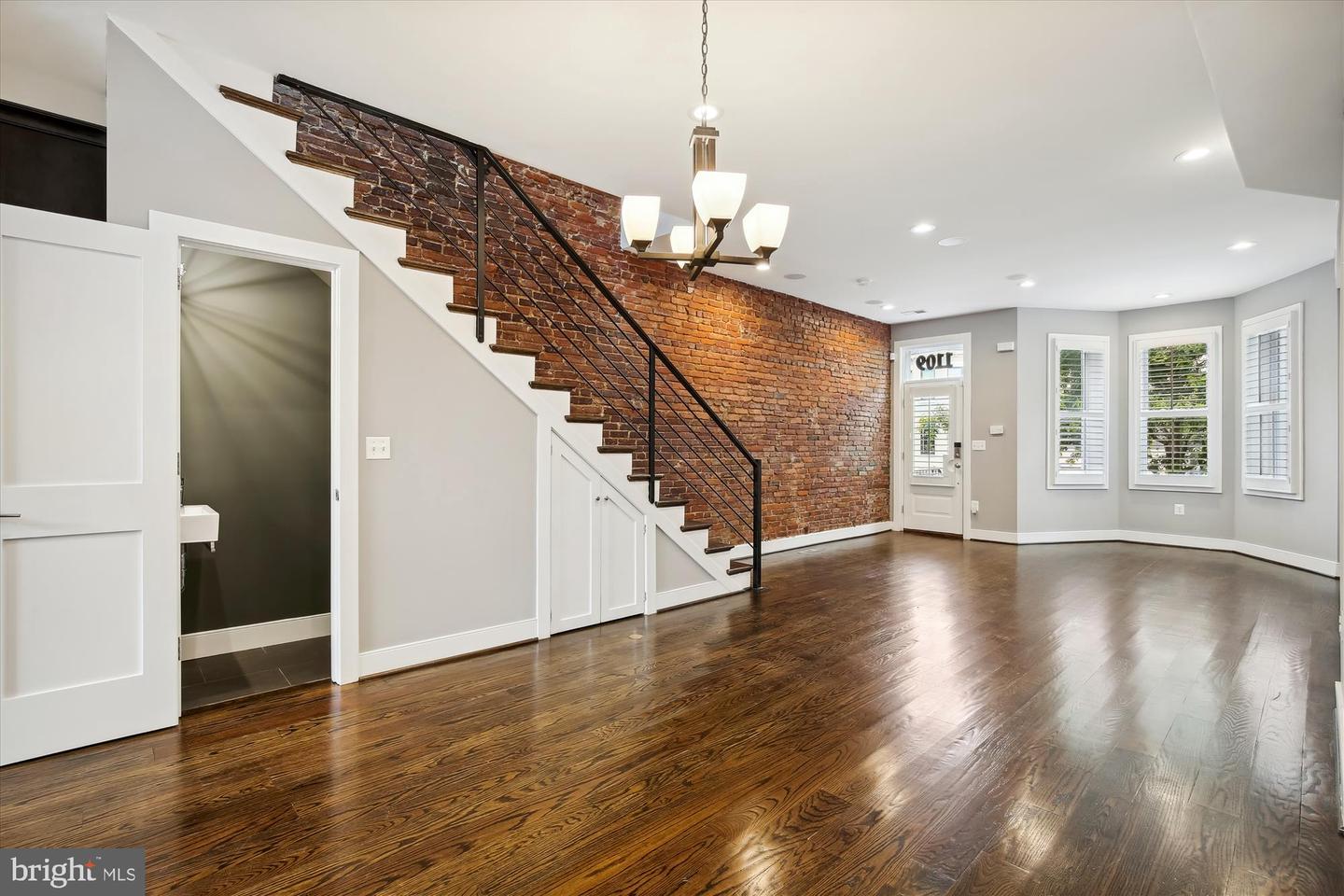 1109 I St Ne Property Photo 3