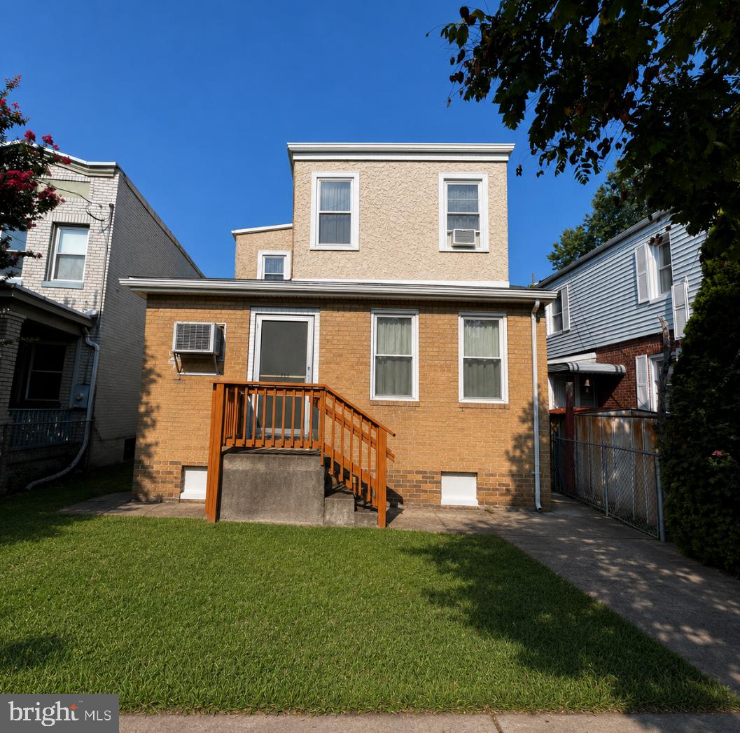 2432 4th St Ne Property Photo 1