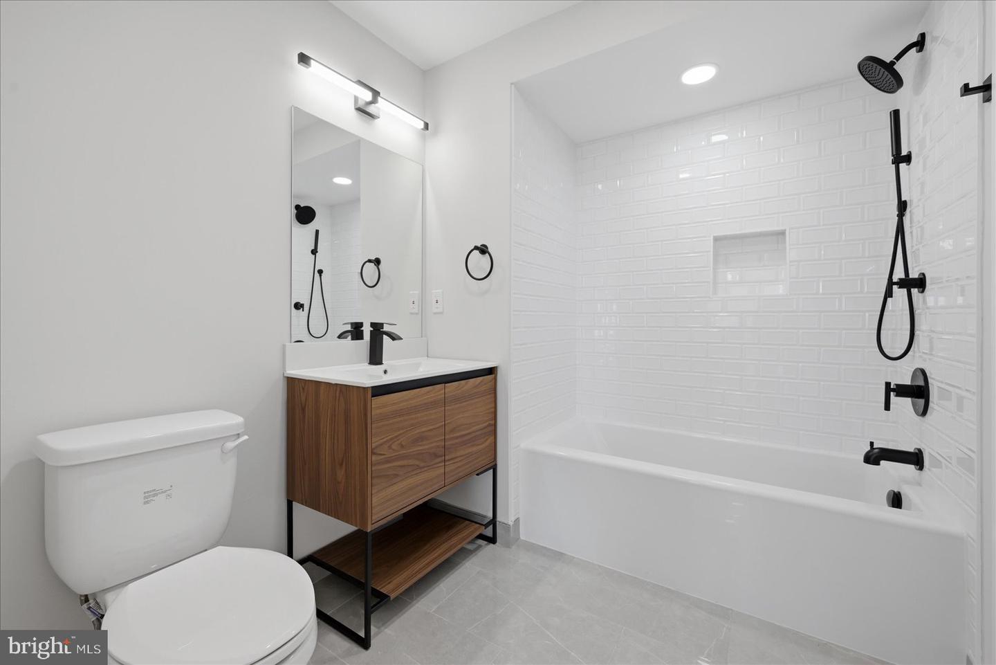 919 12th St Ne #404 Property Photo 10