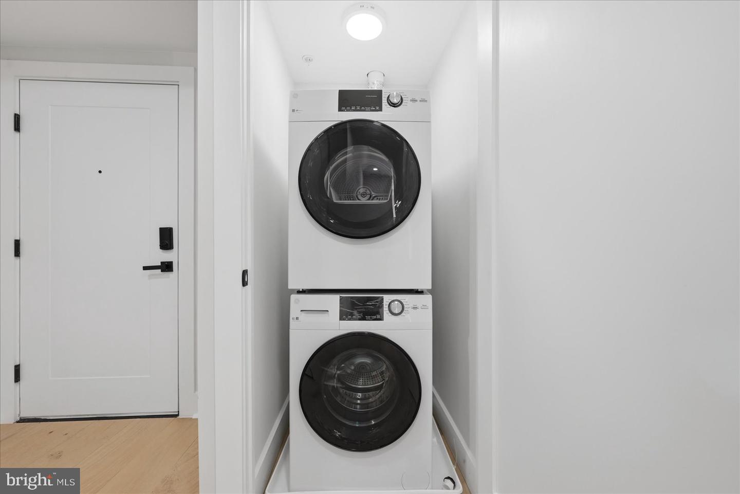 919 12th St Ne #404 Property Photo 11