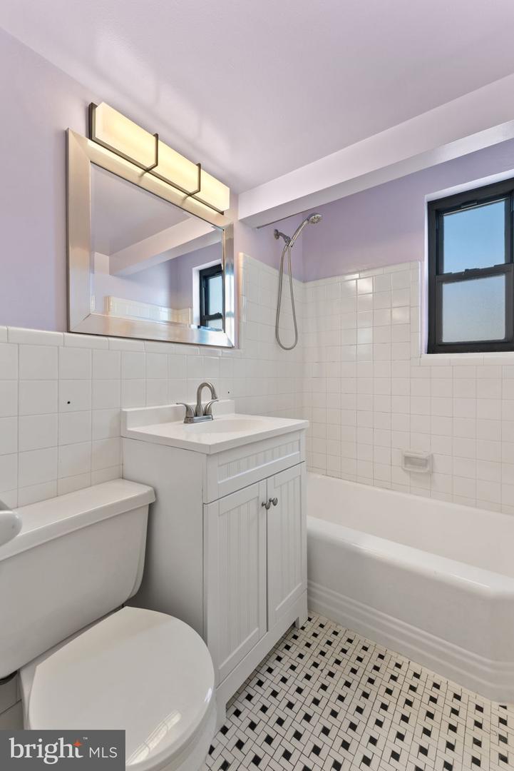 3827 Davis Pl Nw #5 Property Photo 19