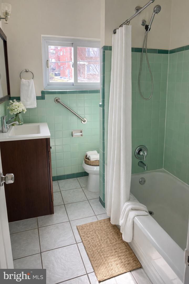 126 Webster St Ne #1 Property Photo 6