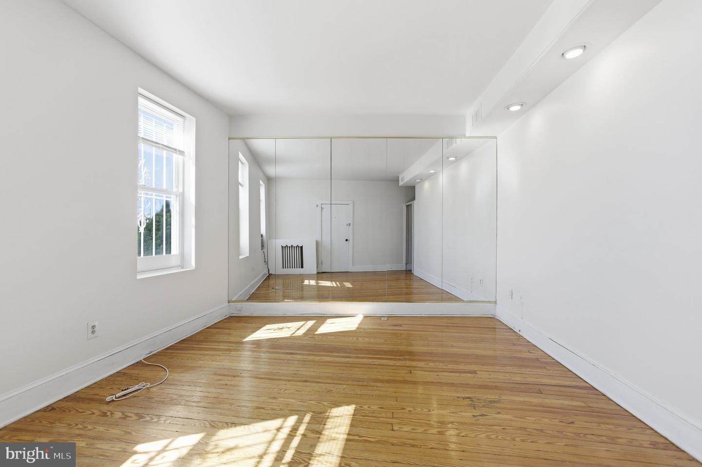 6 Barney Cir Se #1 Property Photo 2