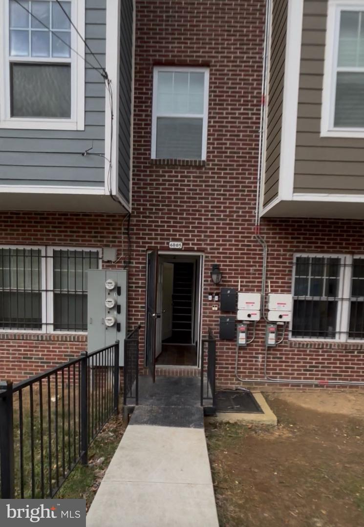 6005 EADS ST NE Property Photo 1
