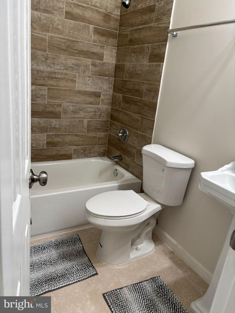 6005 Eads St Ne Property Photo 5