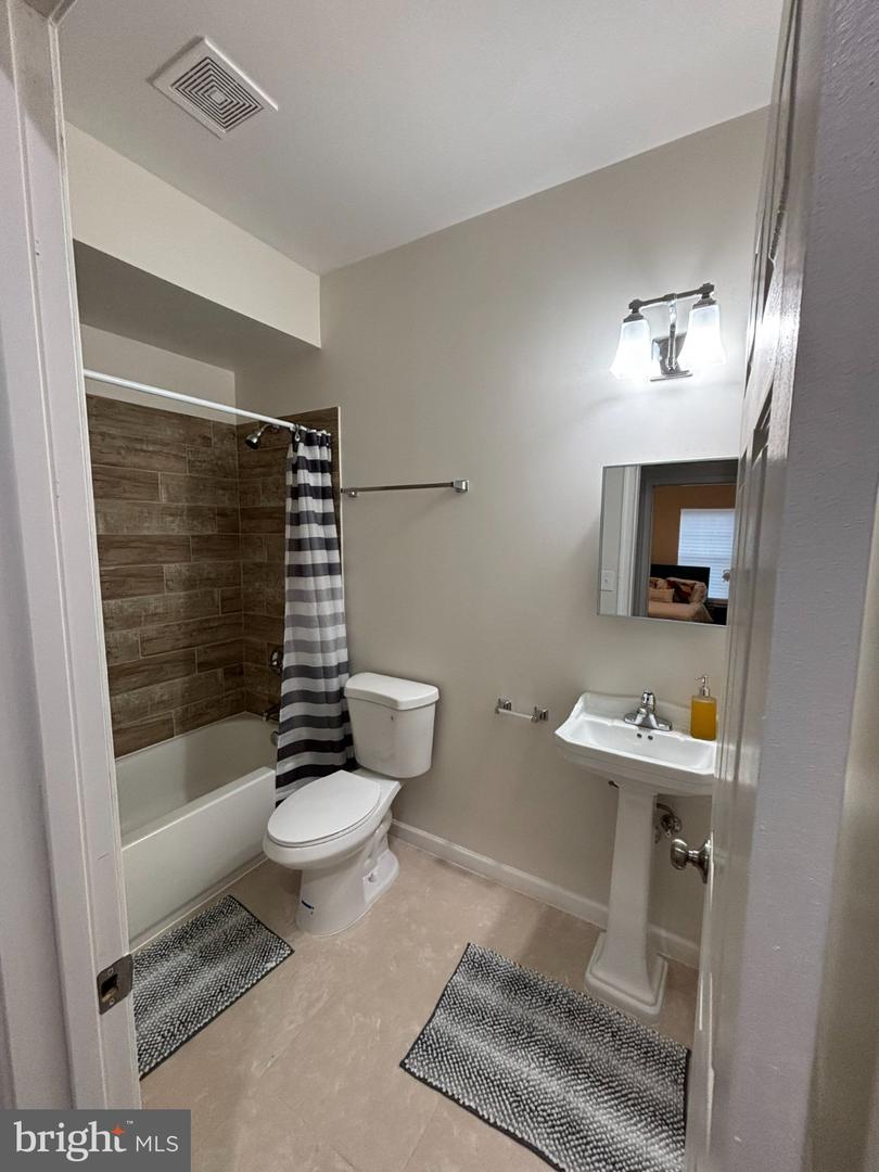 6005 Eads St Ne Property Photo 23