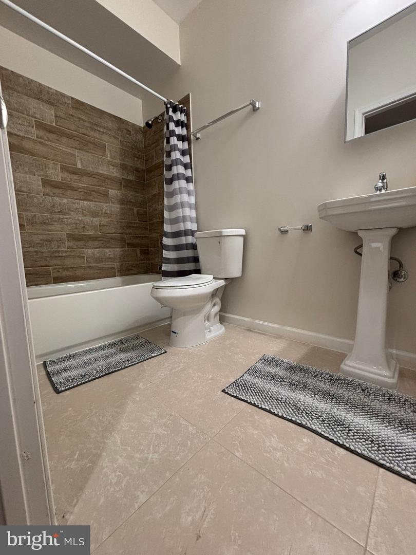 6005 Eads St Ne Property Photo 24