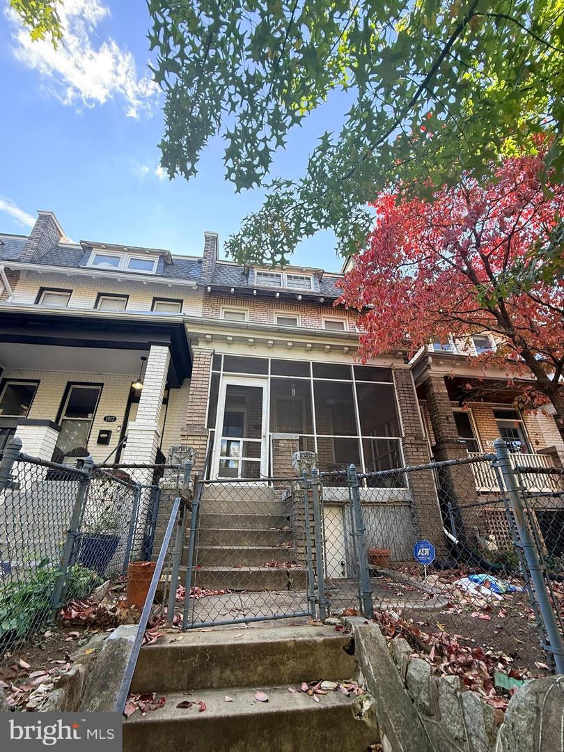 1015 E ST NE Property Photo 1