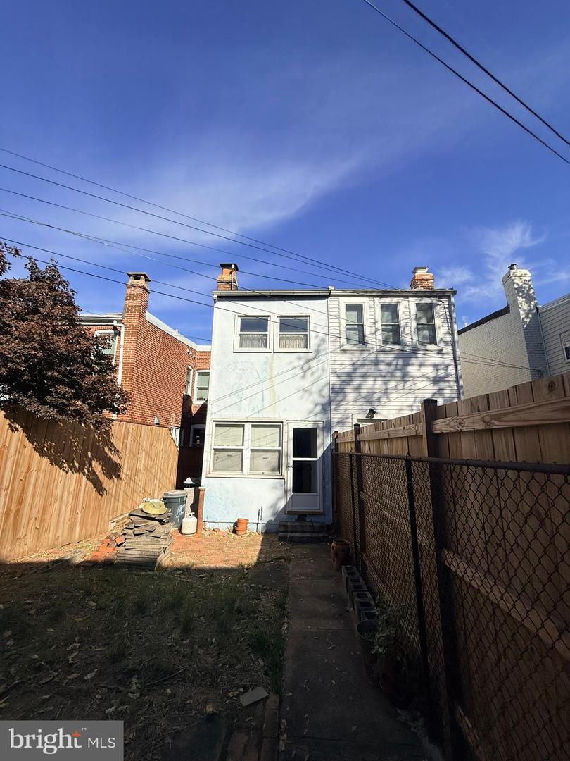 1015 E St Ne Property Photo 9
